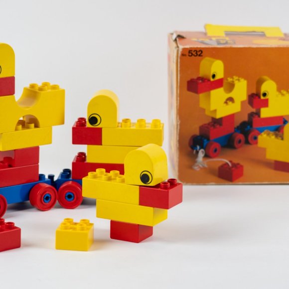 Vintage 1976 LEGO Set #532 – Pull-Along Ducks - Picture 3 of 3